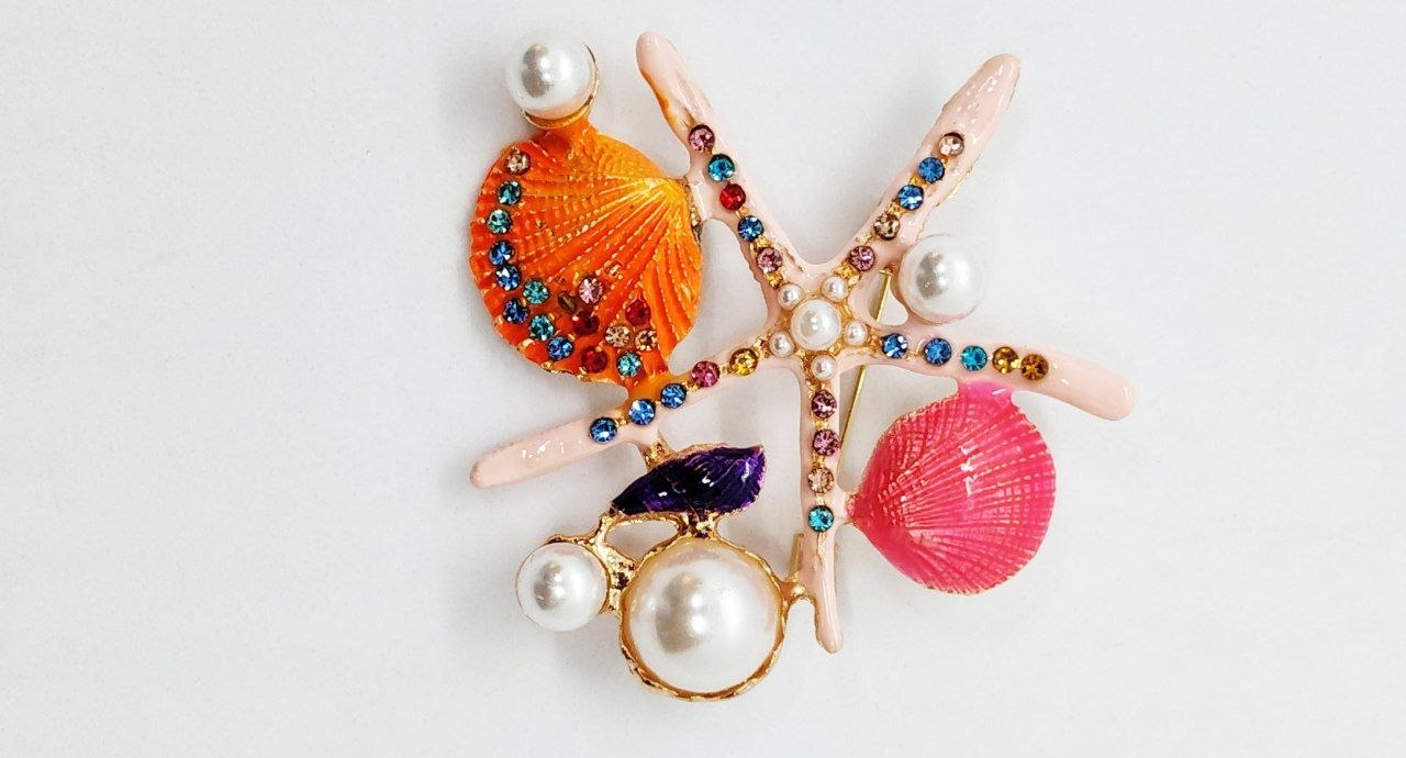 Elegant Coastal Starfish & Seashell Brooch with Faux Pearls, Colorful Crystal Accents and Orange Enamel – Vintage Style Fashion Pin