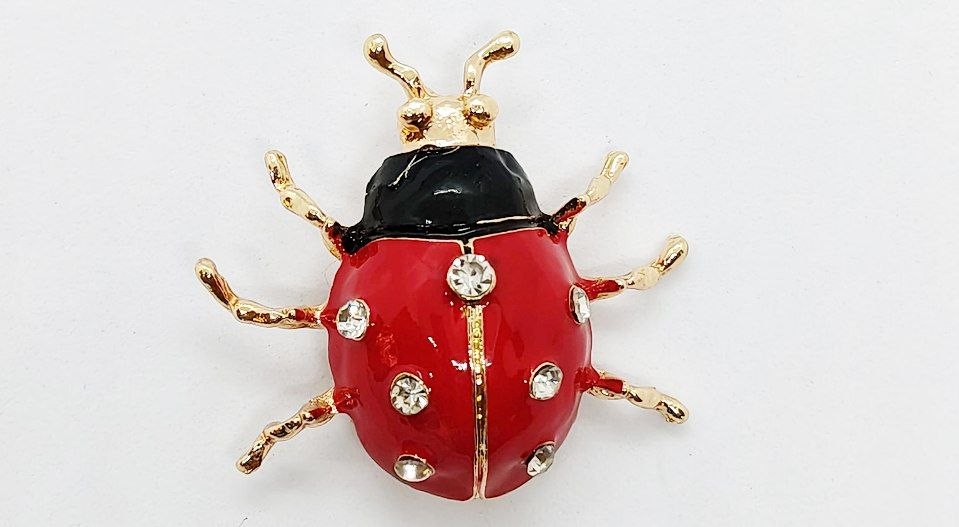 Elegant Gold-Tone Ladybug Brooch with Red Enamel and Sparkling Crystal Accents – Vintage Style Fashion Pin